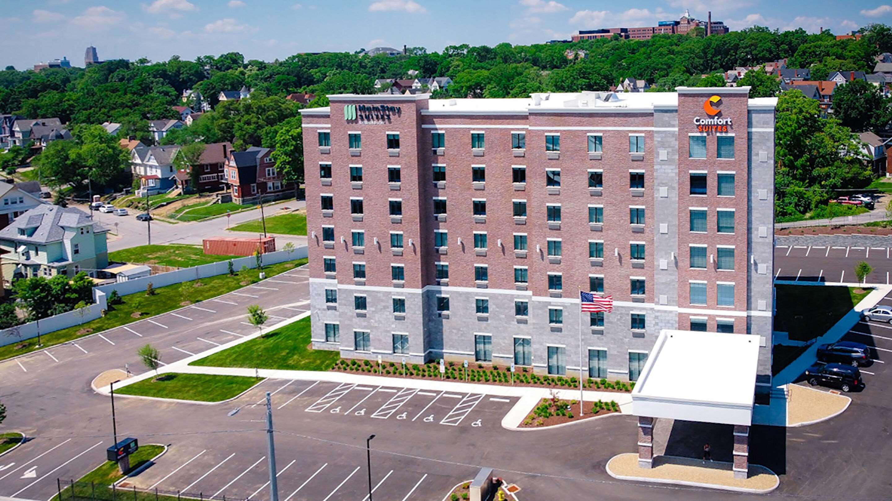 Comfort Suites Cincinnati University - Downtown Extérieur photo