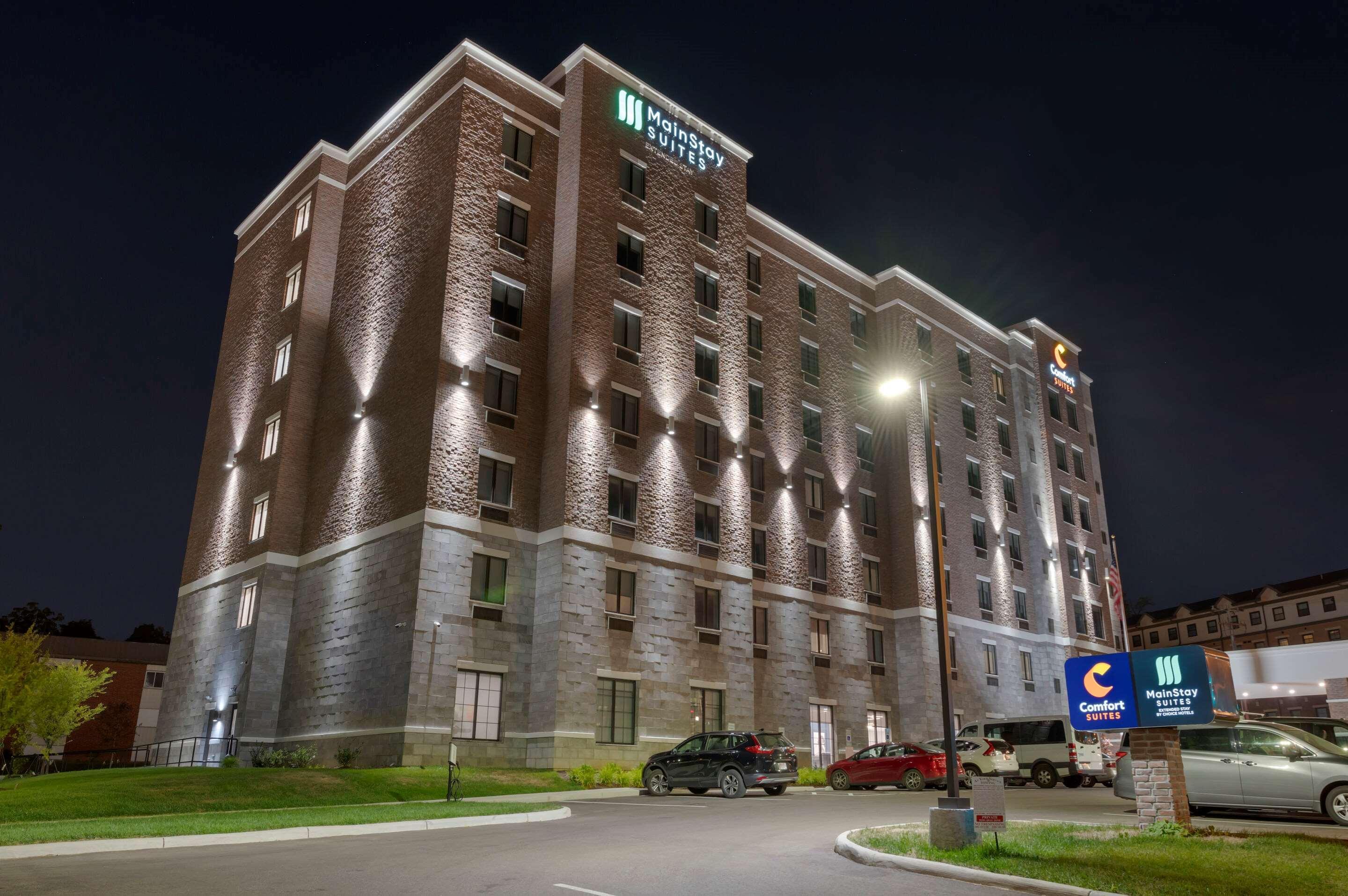 Comfort Suites Cincinnati University - Downtown Extérieur photo